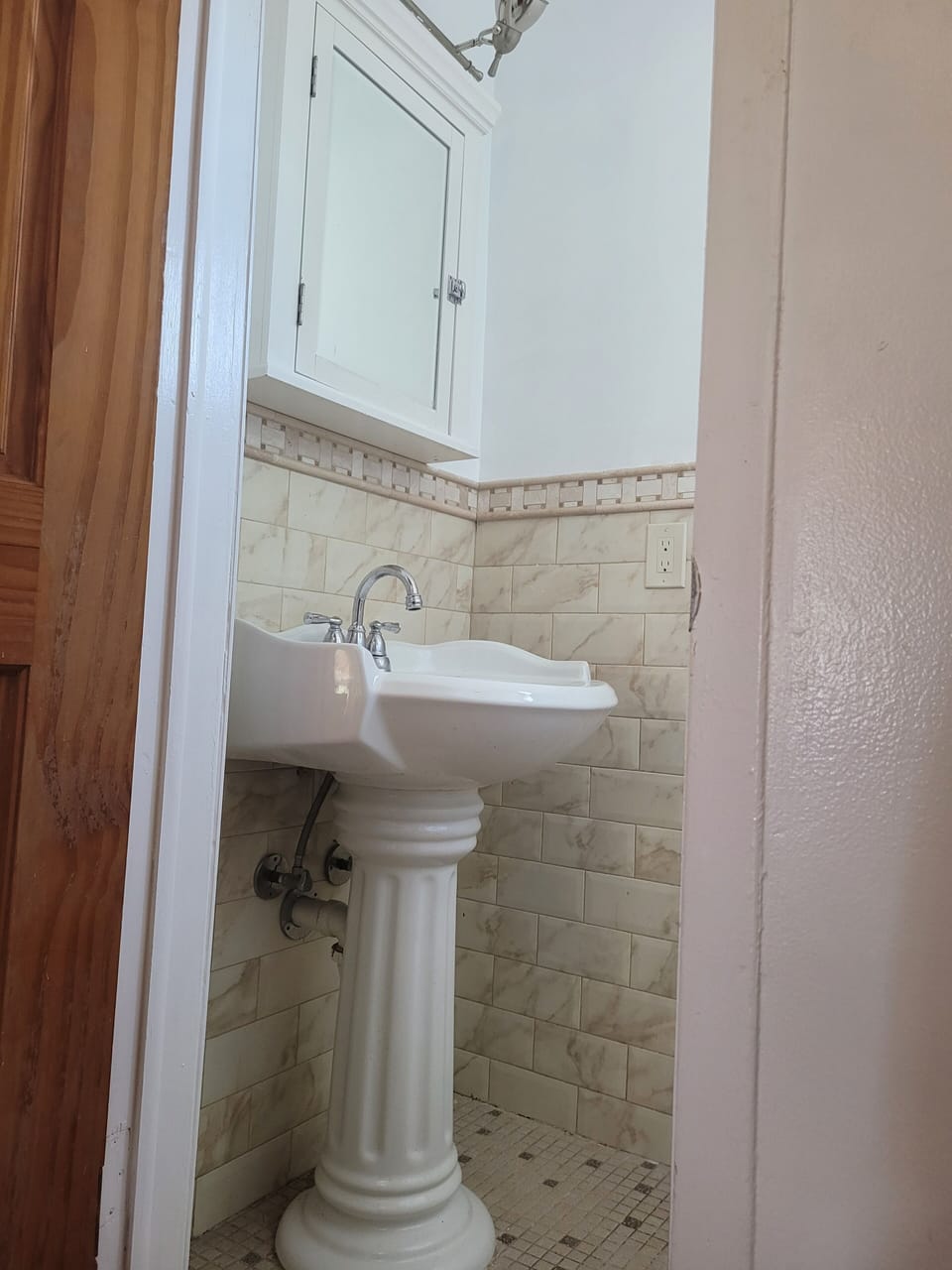 1/2 bath sink