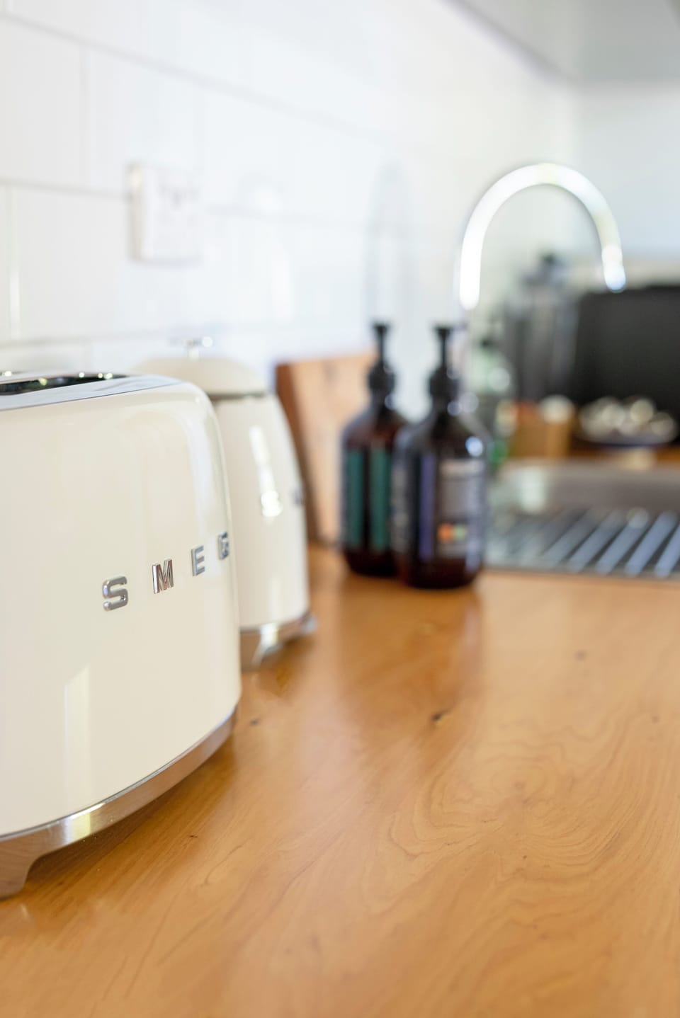 Cabin | Private kitchen | Mini-fridge, microwave, espresso maker, coffee/tea maker