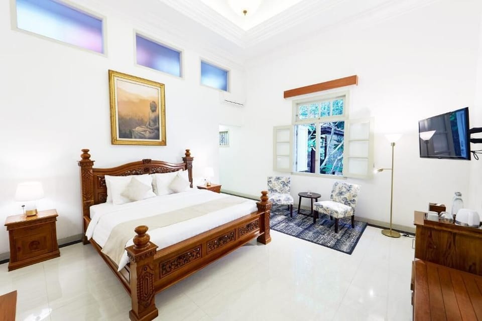 Deluxe Room | In-room safe, desk, iron/ironing board, free WiFi