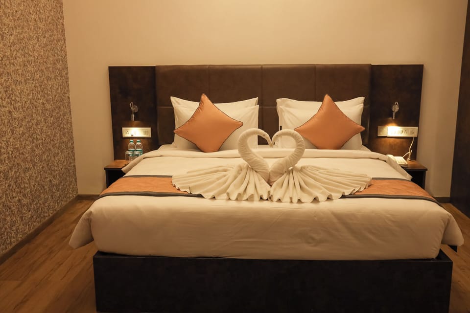 In-room safe, desk, laptop workspace, soundproofing