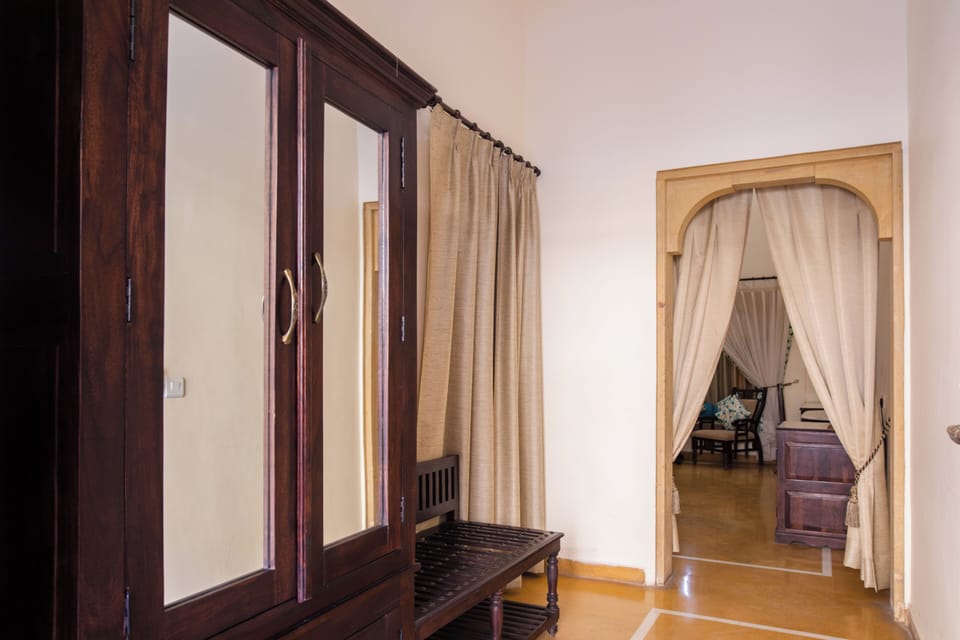 Superior Double Room | Desk, bed sheets