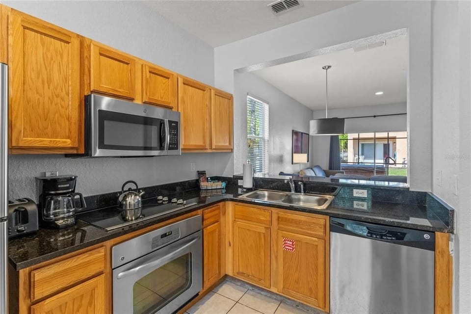 Large, fully equipped kitchen