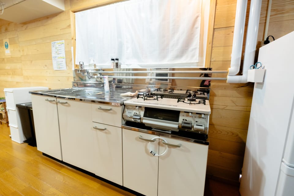 Family Cottage | Private kitchen | Full-size fridge, microwave, stovetop, dishwasher