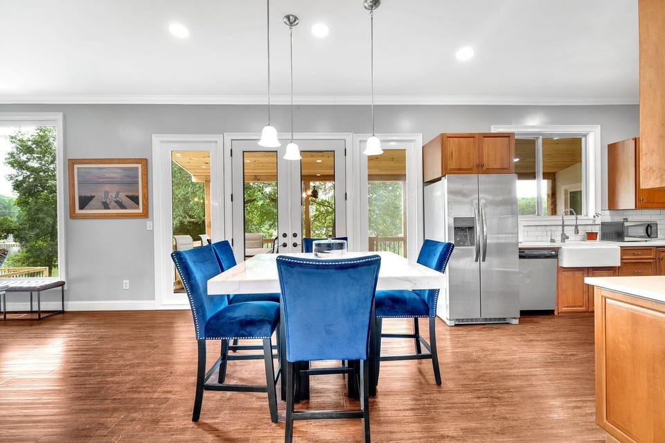 Dining Areas (2)