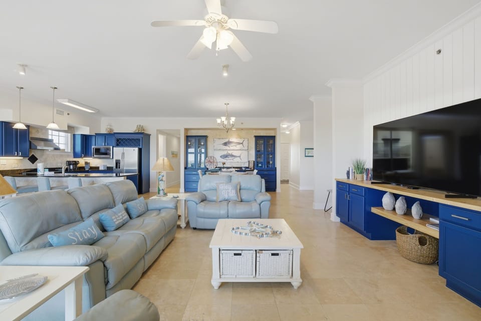 Sailmaker 901- View of Living Room