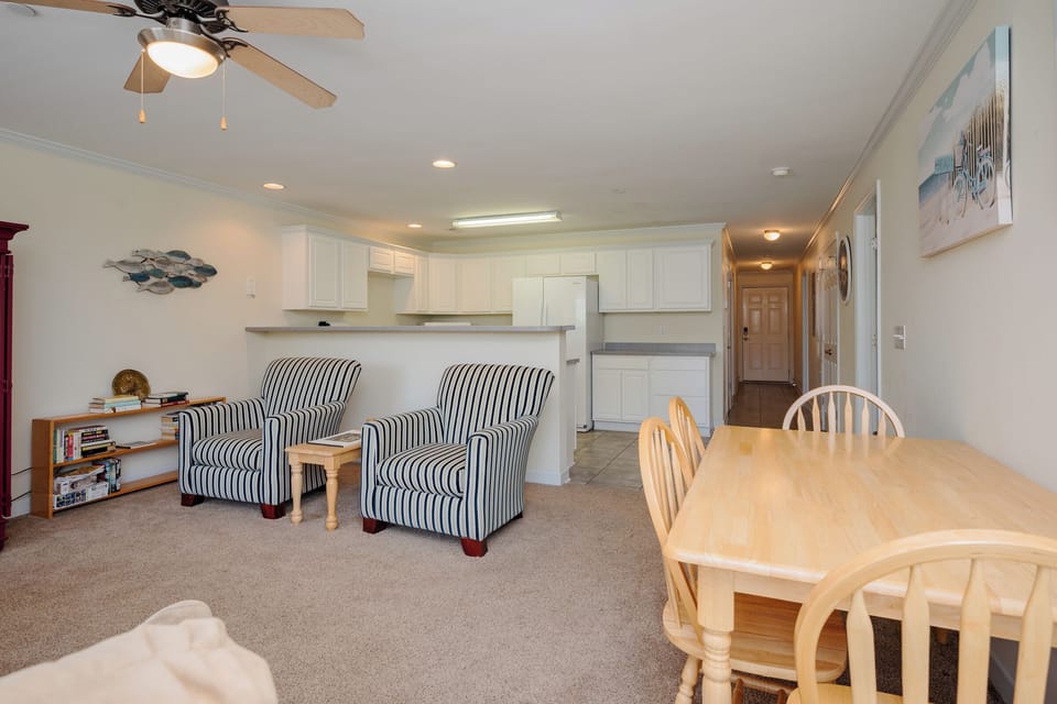 Living / Dining Area - Northwest
