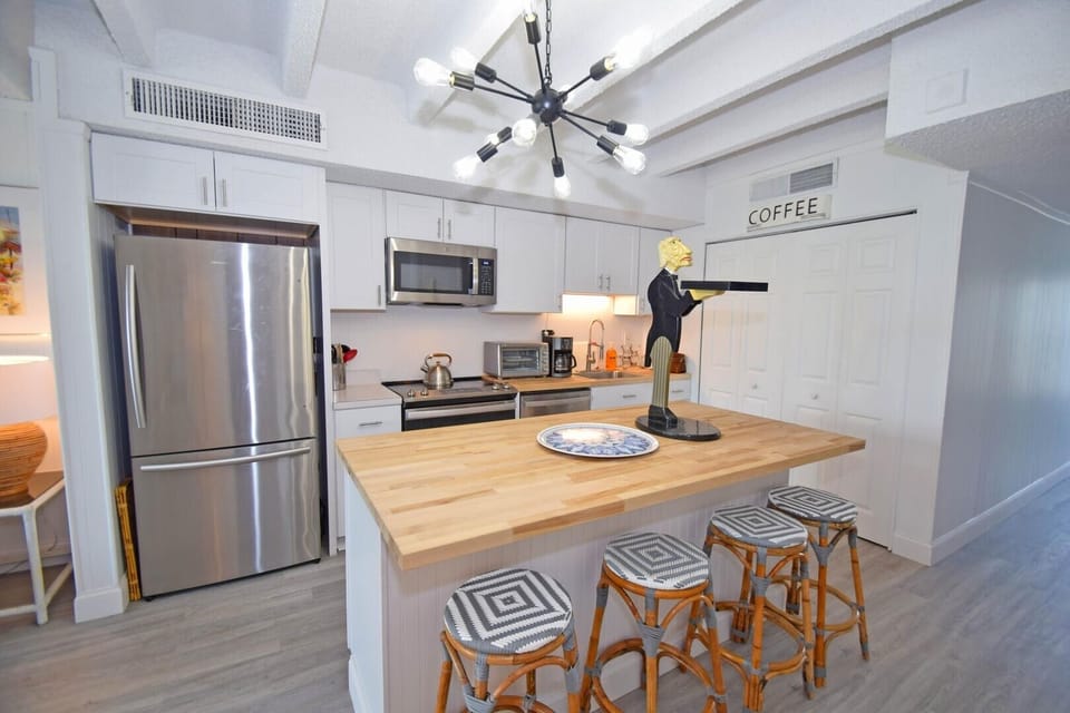 Condo, 1 Bedroom | Private kitchen | Coffee/tea maker, fridge, toaster