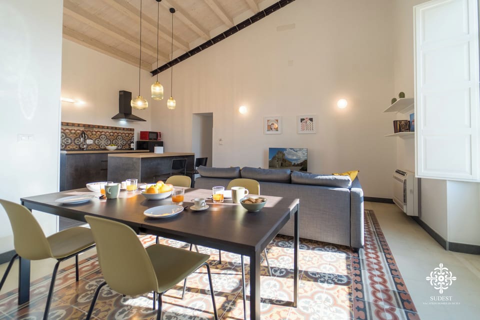 Comfort Apartment | Dining room