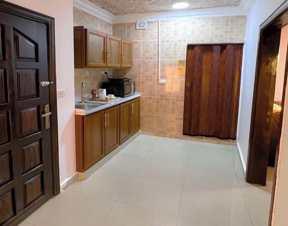City Triple Room | Living area | LCD TV, heated floors, offices