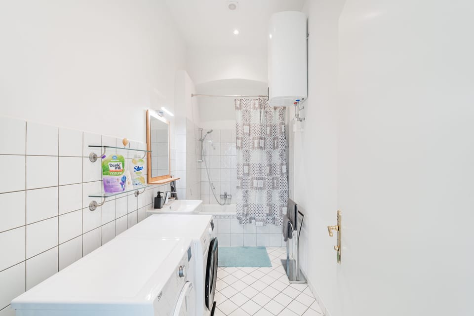 Apartment | Bathroom | Bathtub, hair dryer, towels, soap