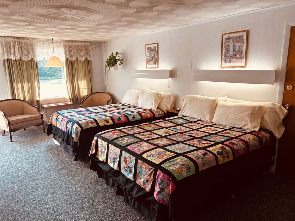 Family Double Room, Refrigerator & Microwave | Individually decorated, individually furnished, desk, free WiFi