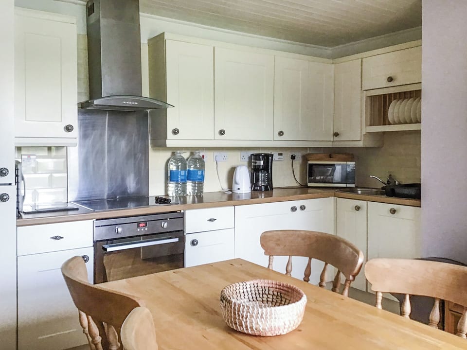 Kitchen/diner | The House On The Slip - Lochside Retreat, Kylerhea