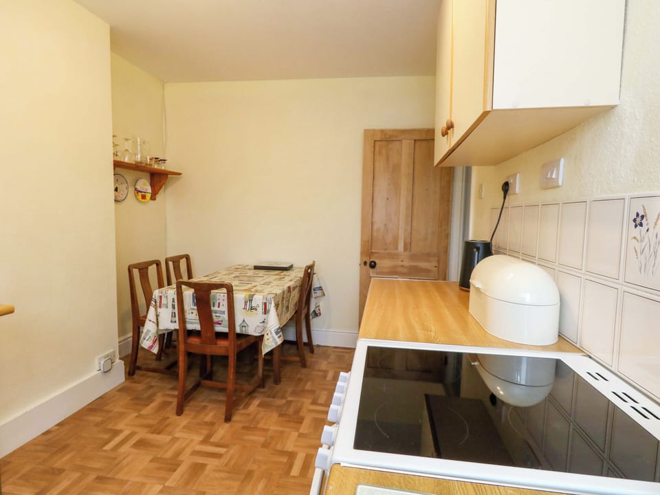 Cottage | Dining