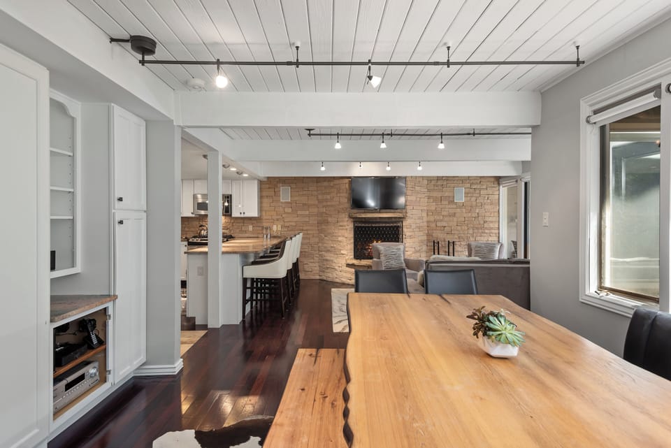 Dining Nook/Den