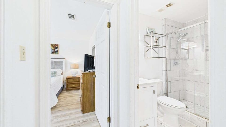 Entry-way to guest bathroom and bedroom