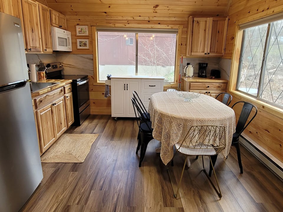kitchen / dining area