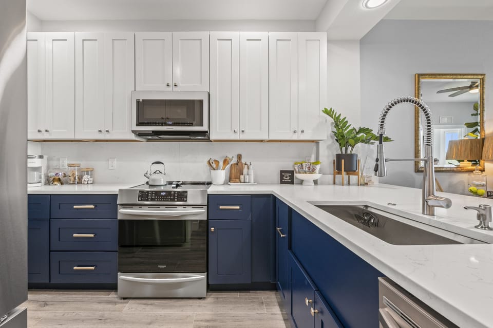 Large kitchen with new appliences. 