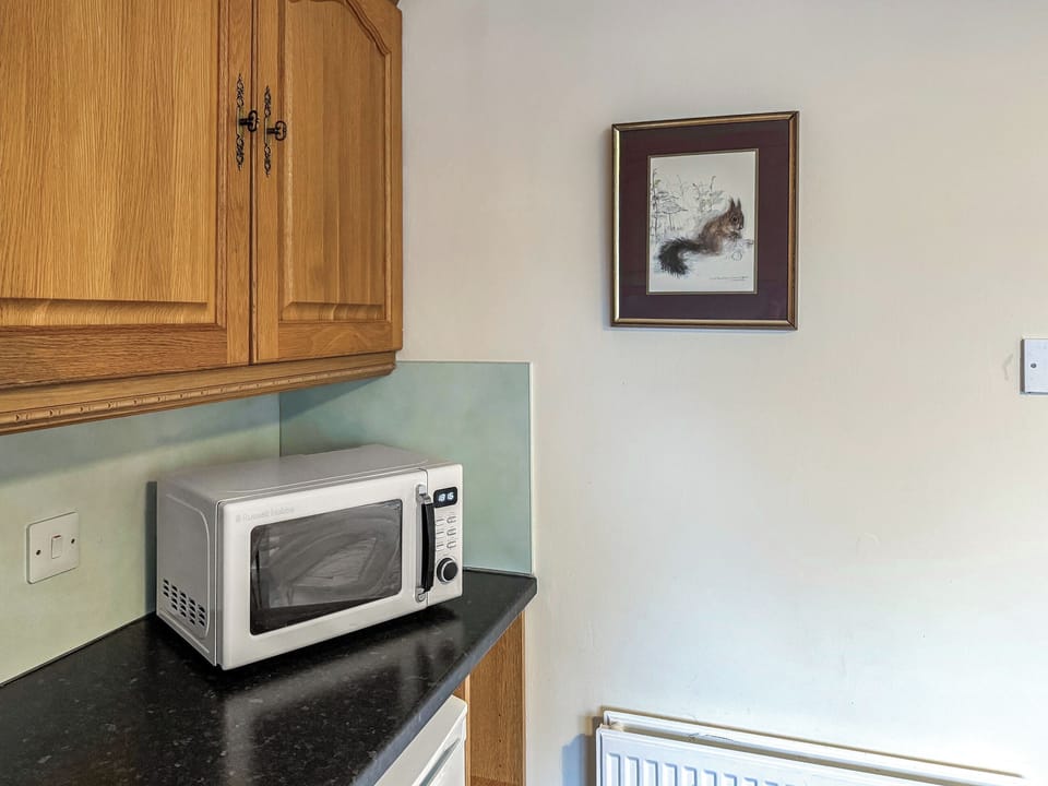 Kitchen | Damil Cottage - Asloun Farmstay, Alford