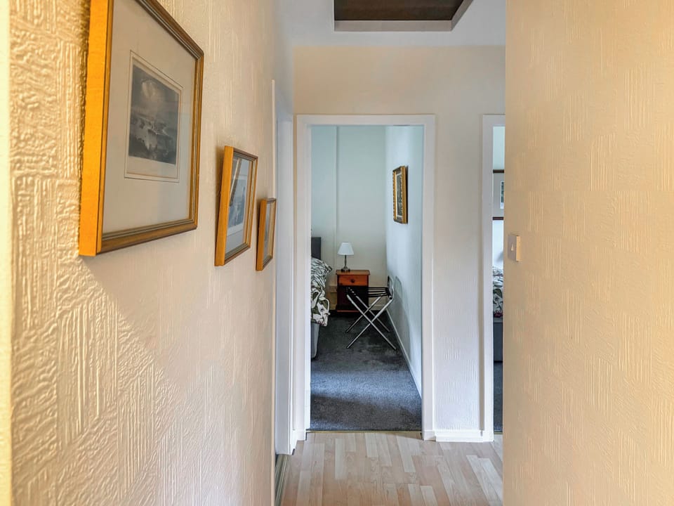Hallway | Damil Cottage - Asloun Farmstay, Alford