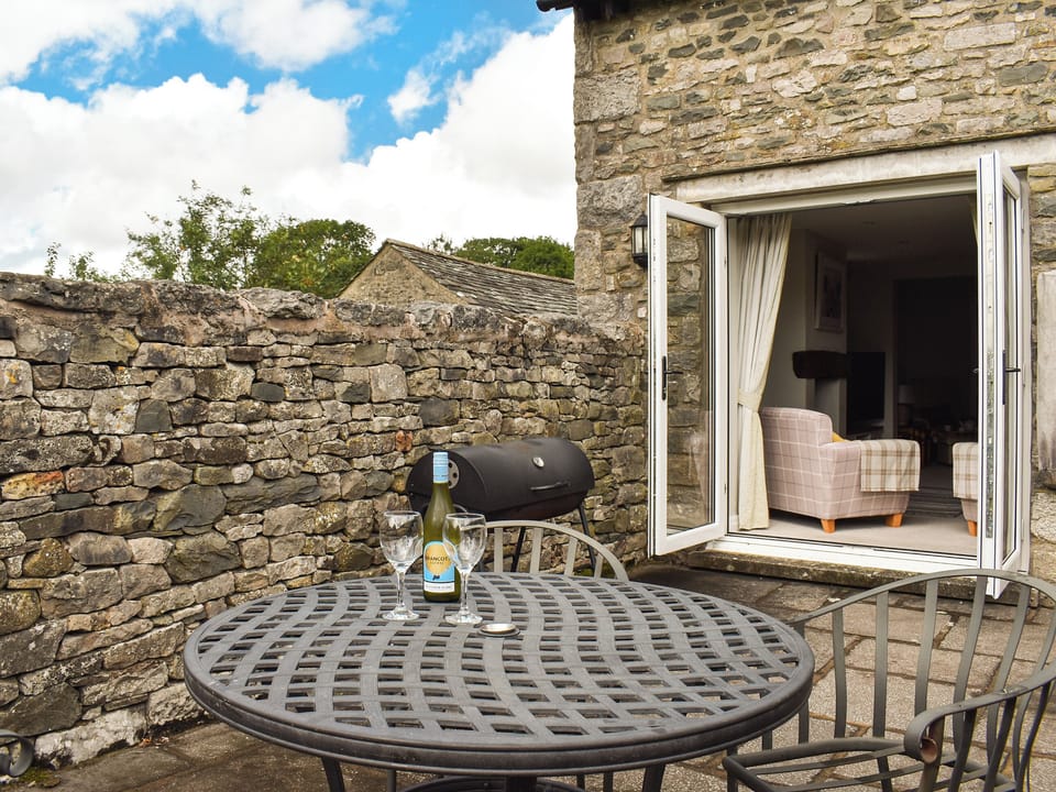 Sitting-out-area | Hoopers End, Sedgwick, near Kendal