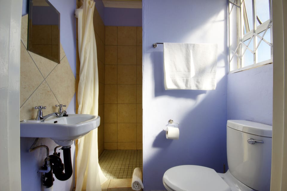 Superior Double Room, 1 Double Bed, Non Smoking, Garden View | Bathroom | Shower, rainfall showerhead, towels, soap