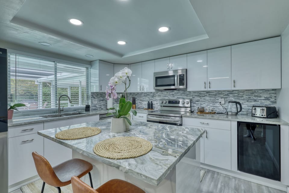 Sleek kitchen design with stainless steel fittings and granite elegance