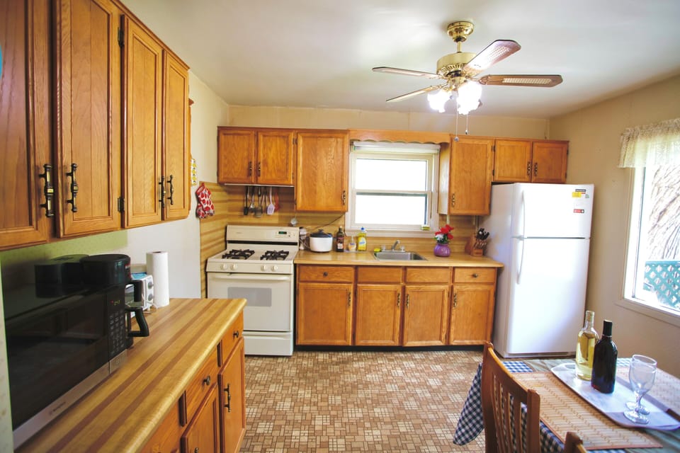 Full kitchen