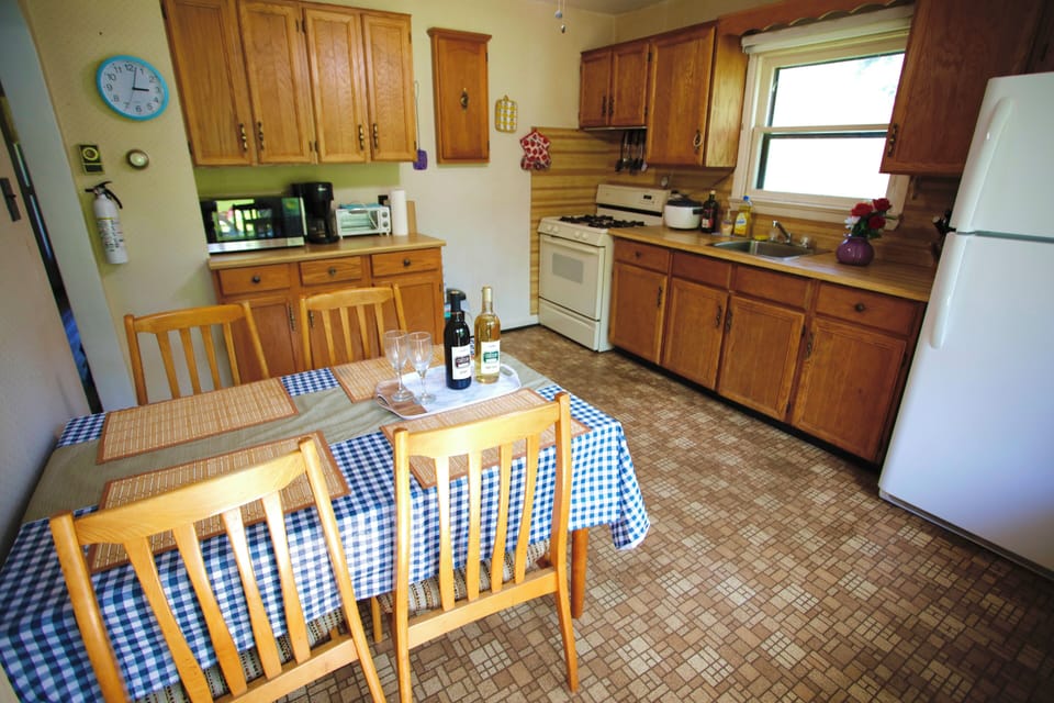 Full kitchen