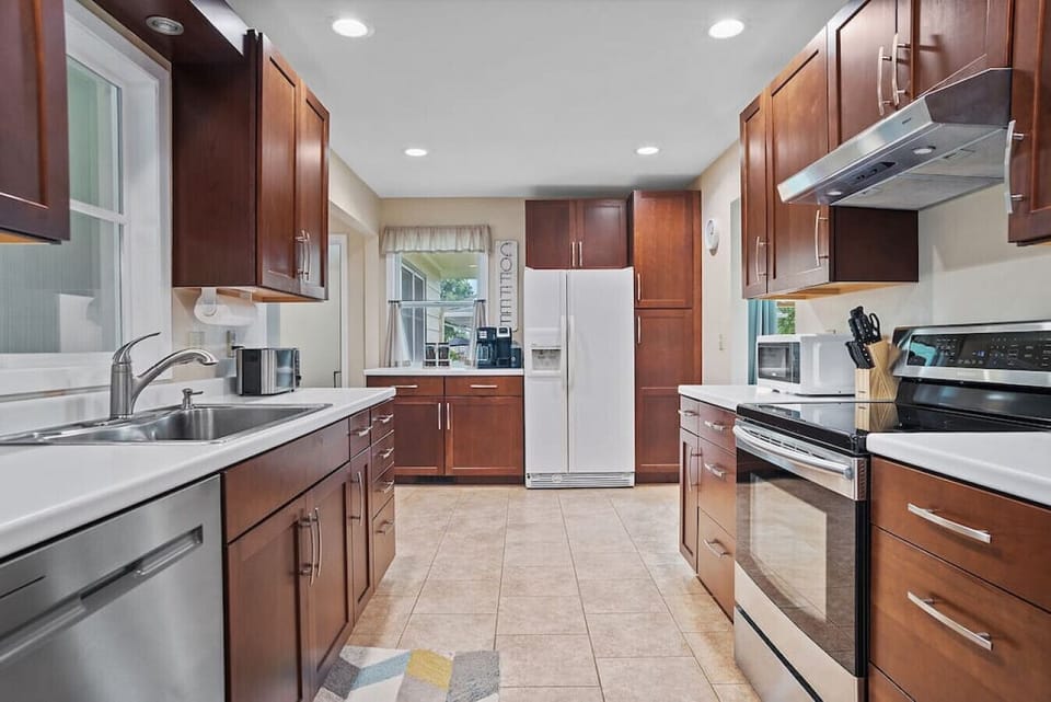 Our fully stock kitchen makes mealtime so easy with cooking oil & basic spices, coffee maker..