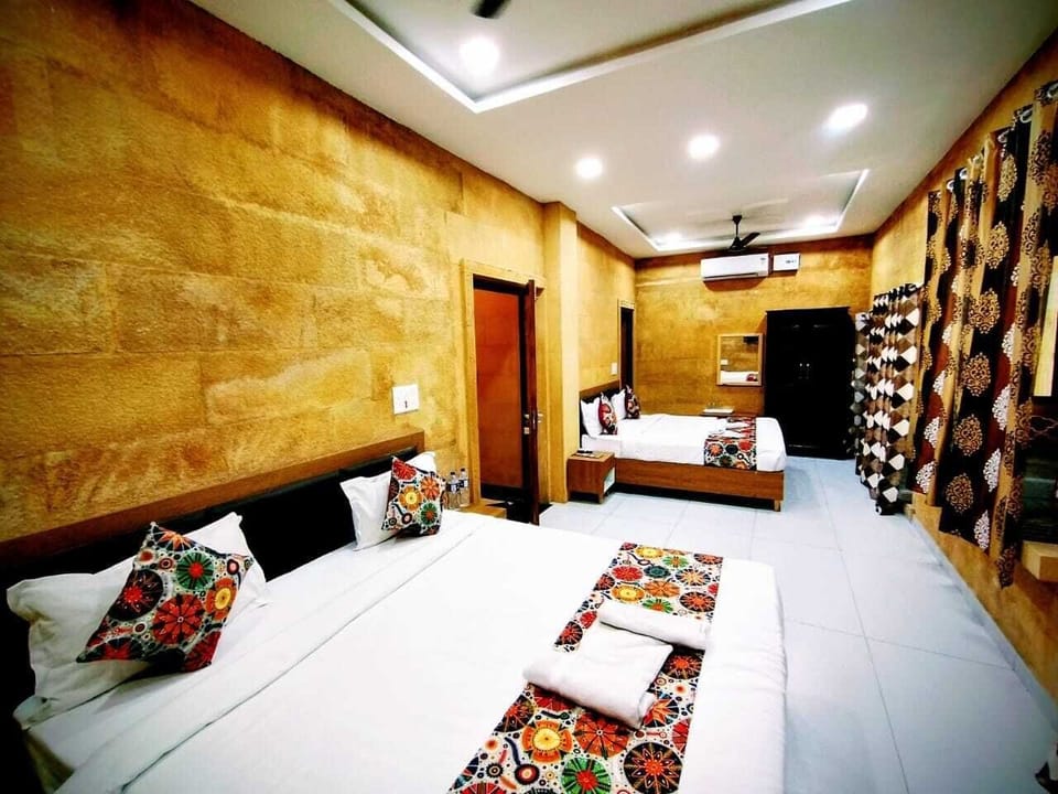 Family Quadruple Room, Multiple Beds | Premium bedding, individually furnished, laptop workspace, free WiFi