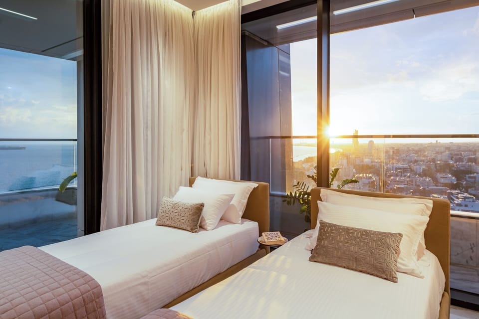 Panoramic Apartment | In-room safe, soundproofing, free cribs/infant beds, free WiFi