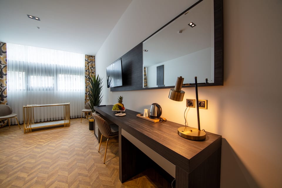 2 + 1 Suite Room | Living area | Smart TV