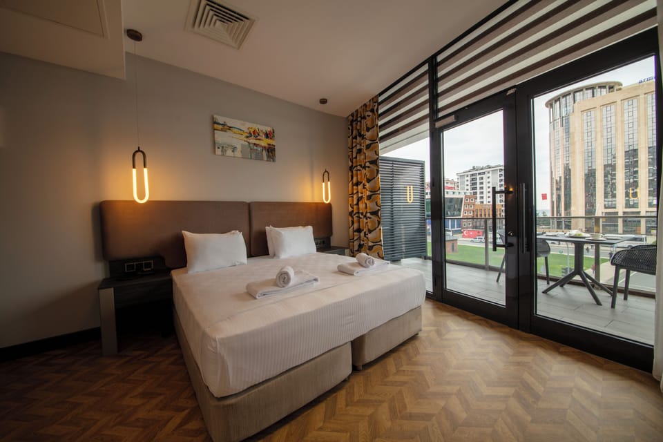 Panoramic Suite | Premium bedding, minibar, in-room safe, laptop workspace