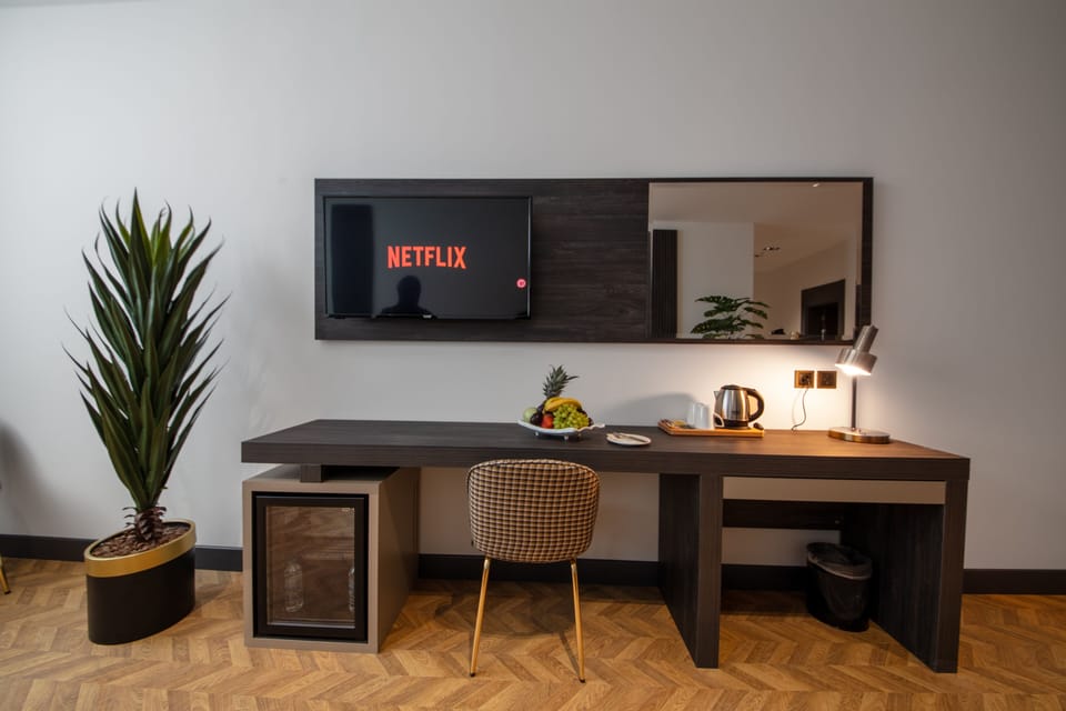 2 + 1 Suite Room | Living area | Smart TV