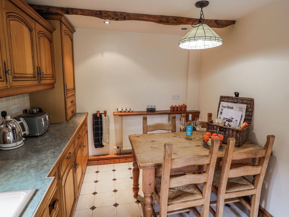 Cottage | Private kitchen | Fridge, dishwasher, electric kettle, toaster