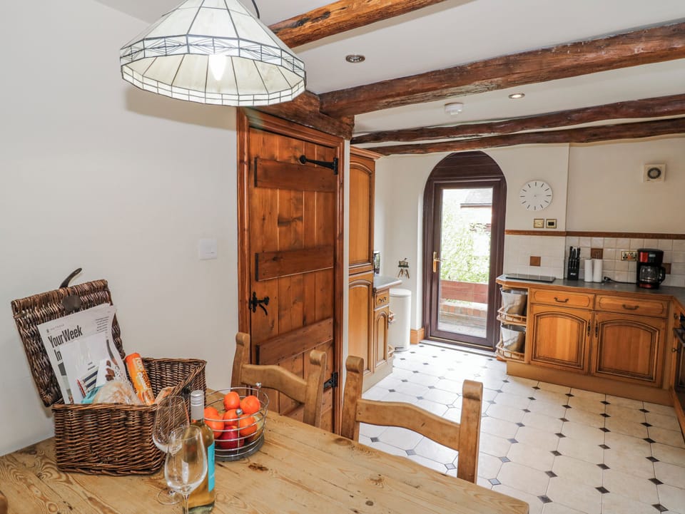 Cottage | Private kitchen | Fridge, dishwasher, electric kettle, toaster