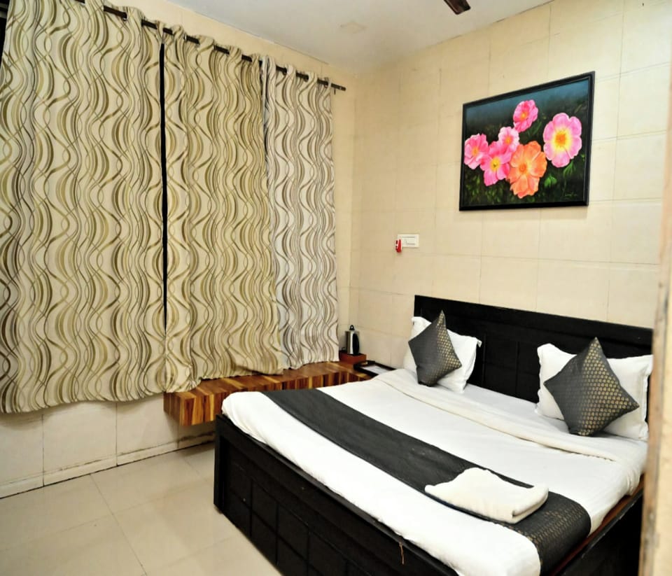 Rollaway beds, free WiFi, bed sheets