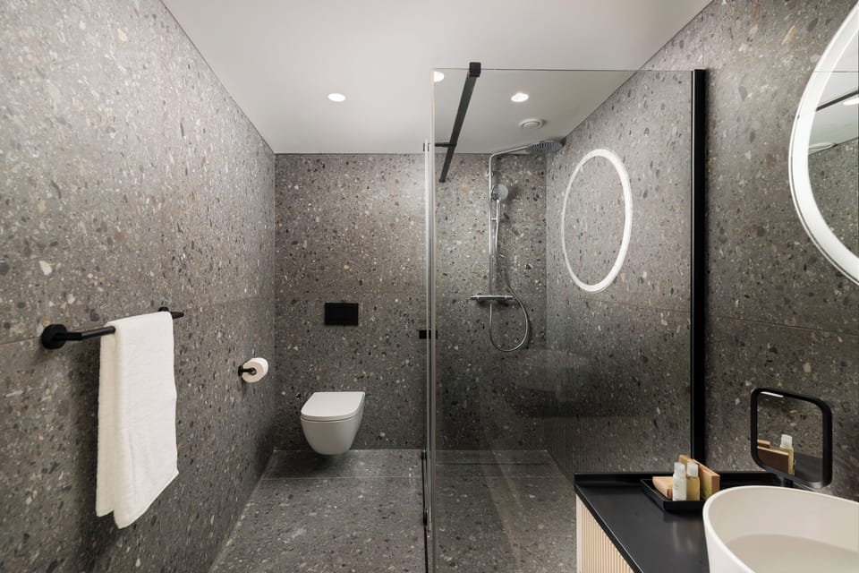 Cosy | Bathroom | Free toiletries, hair dryer, towels, soap