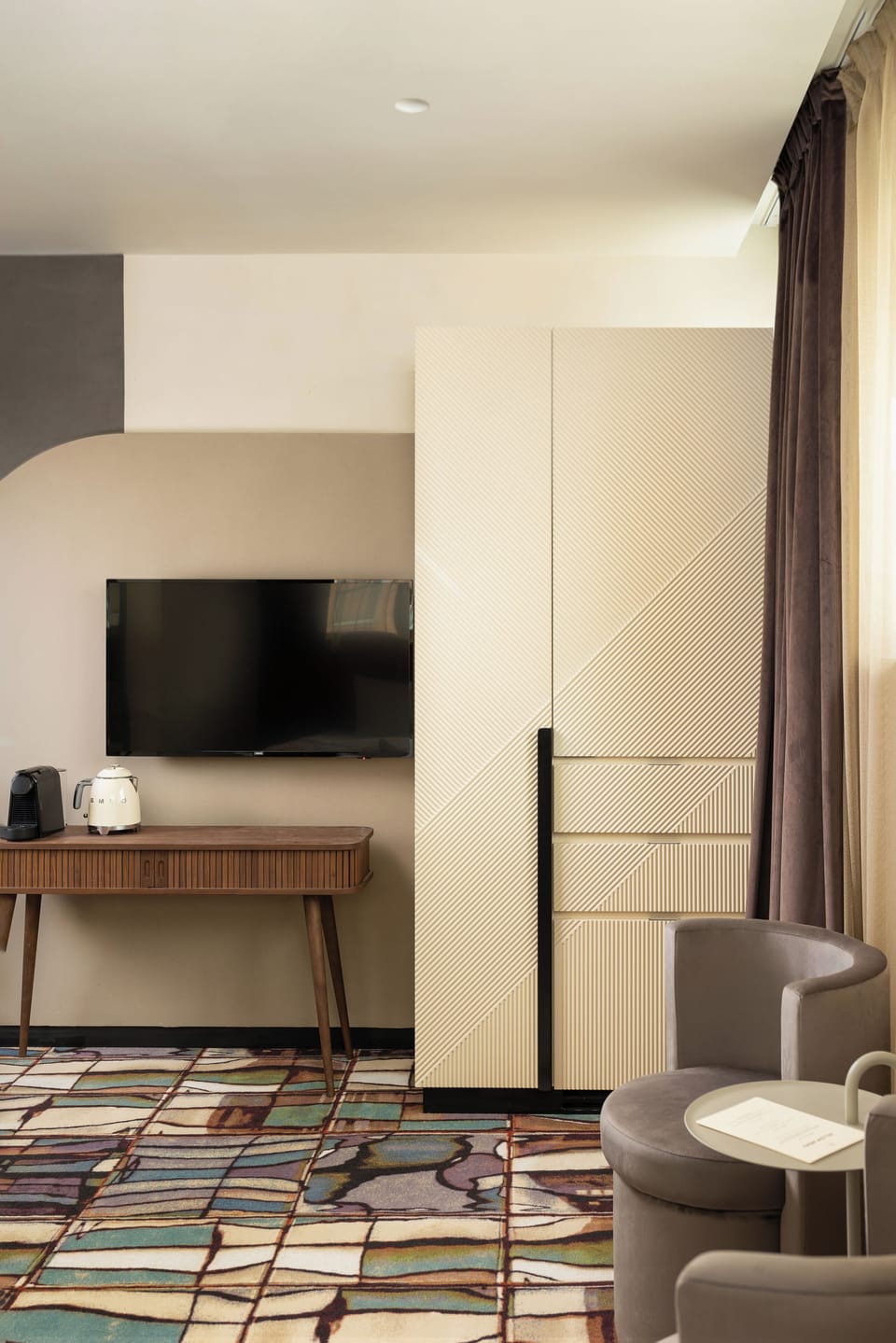 Cosy | Living area | 70-cm Smart TV with cable channels, TV, Netflix