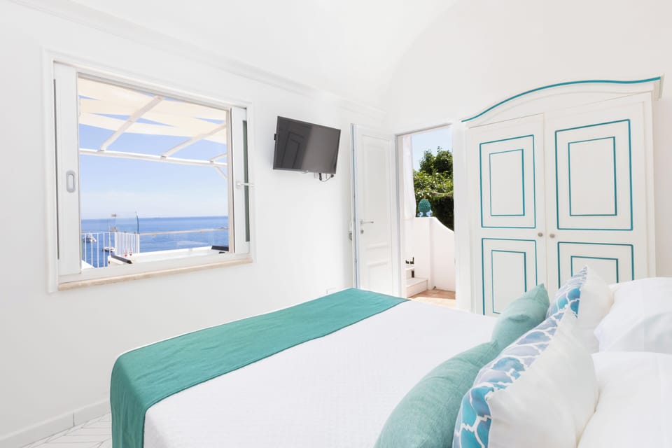 Superior Room | Minibar, in-room safe, free WiFi, bed sheets
