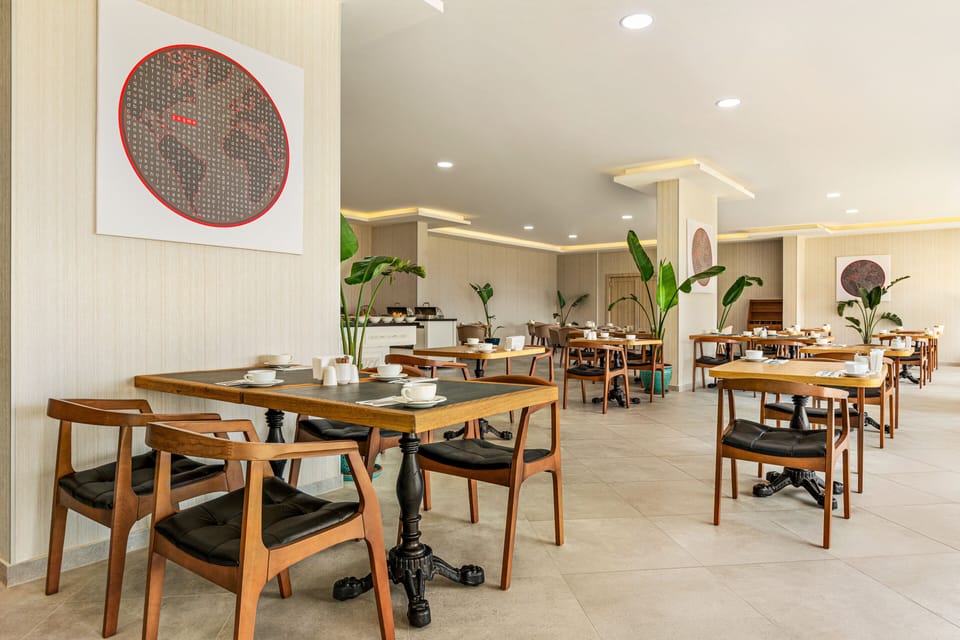 Breakfast served, pool views 