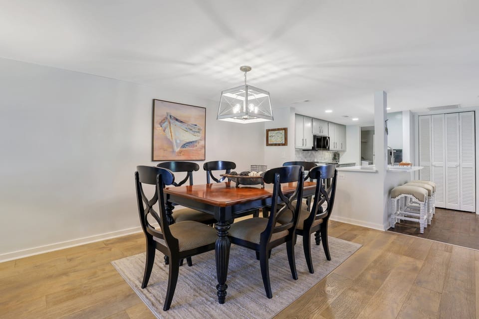 DIning table with 6 chairs