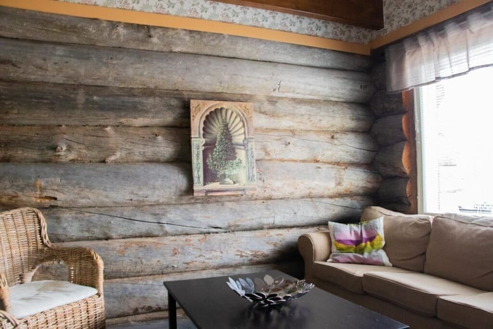 Traditional Apartment | Living area | Flat-screen TV