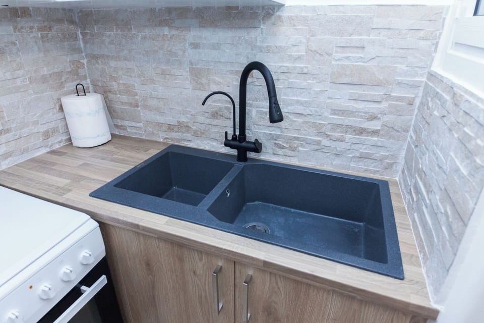 Apartment | Private kitchen | Full-size fridge, oven, electric kettle, toaster