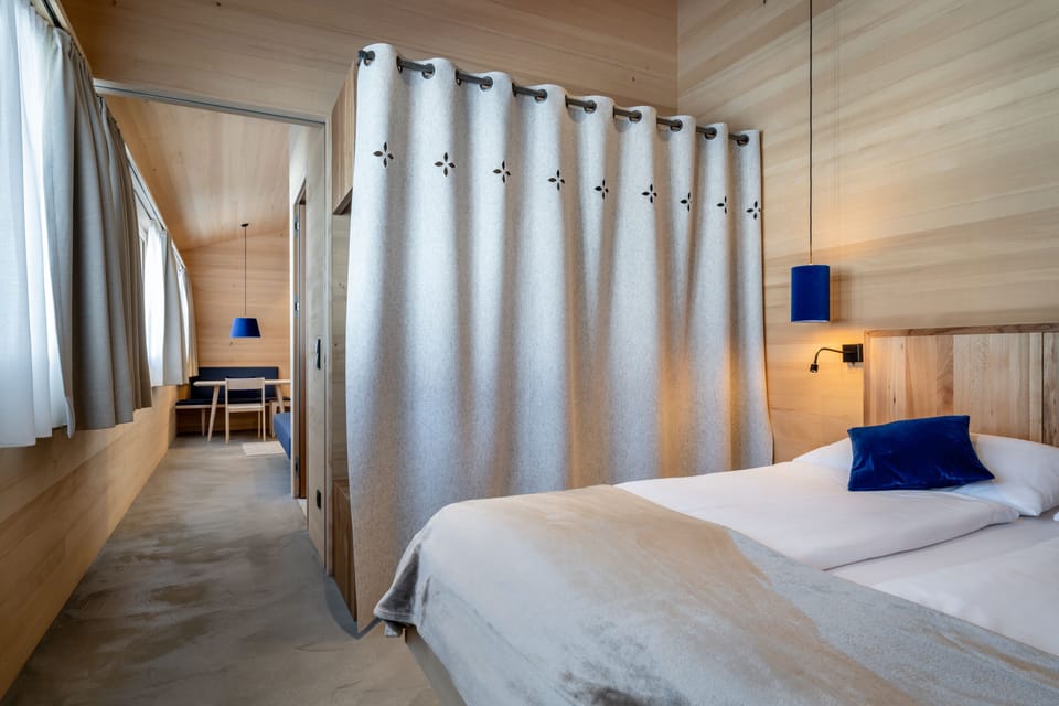 Comfort Suite | Hypo-allergenic bedding available, desk, laptop workspace, soundproofing