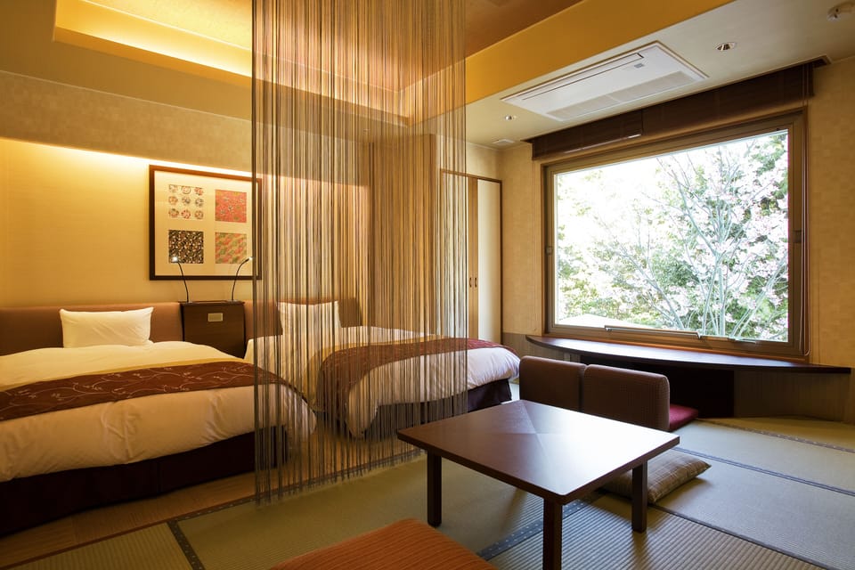 Down comforters, in-room safe, WiFi (free), bed sheets