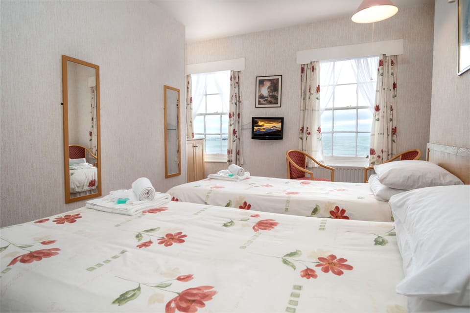 Sea View Twin Room | Soundproofing, bed sheets