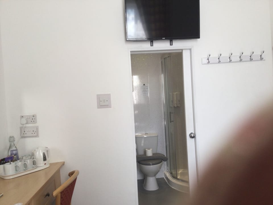Rear Facing Luxury Triple Room | Bathroom | Free toiletries, hair dryer, towels
