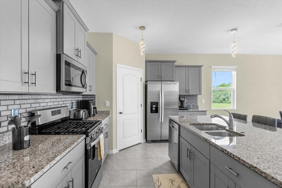 7711 Oakmoss Loop (6).jpg