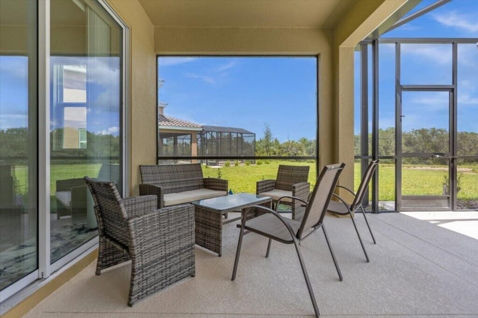 7711 Oakmoss Loop (32).jpg